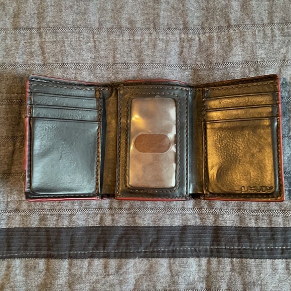Levi’s Trifold Wallet - Picture 3 of 4